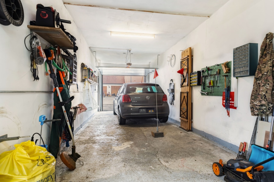 7,5 Meter lange Garage - Charmantes Ein-/Zweifamilienhaus mit großem Garten in zentraler Lage von Haiming