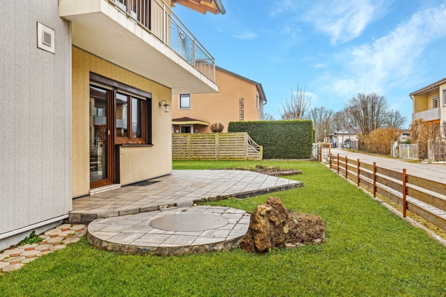 Südterrasse - Charmantes Ein-/Zweifamilienhaus mit großem Garten in zentraler Lage von Haiming