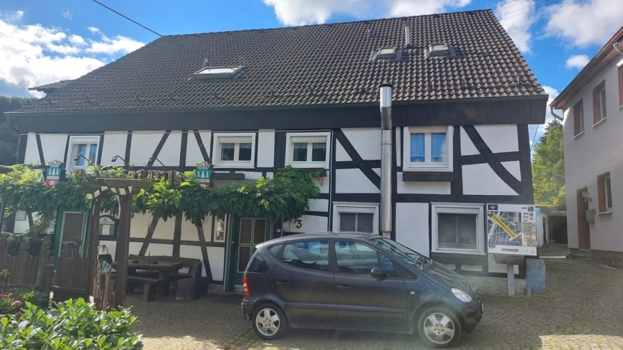 Ansicht - Wohnhaus mit Gaststube am See