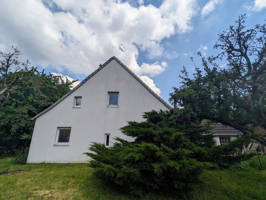 Rückansicht - Gestalten Sie Ihr Zuhause: Einfamilienhaus mit Potenzial in Barsinghausen!