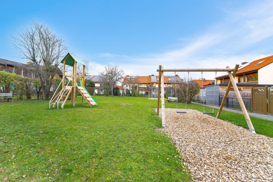 Großer Gemeinschaftsgarten - Naturnah wohnen, modern genießen: Ihr Neues Zuhause in der Waldkolonie