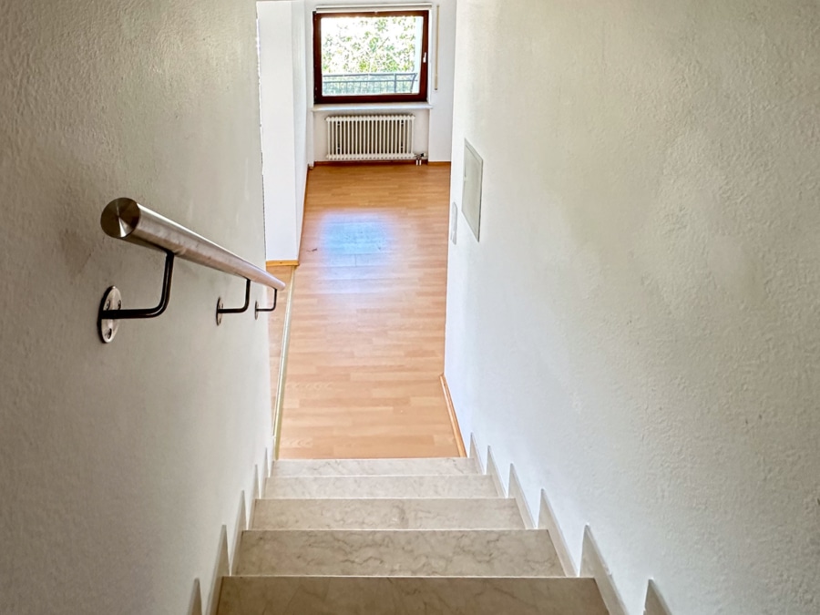 Treppe - Schicke Maisonette-Wohnung – Ruhig & Zentral in Birkenfeld