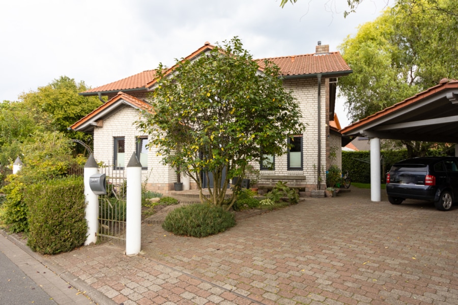 Aussen - Einfamilienhaus mit wegweisendem Design"