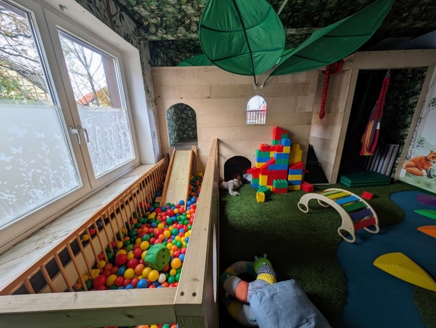 Kinderzimmer EG - Charmantes Familienhaus mit ausgebautem Spitzboden und viel Potenzial