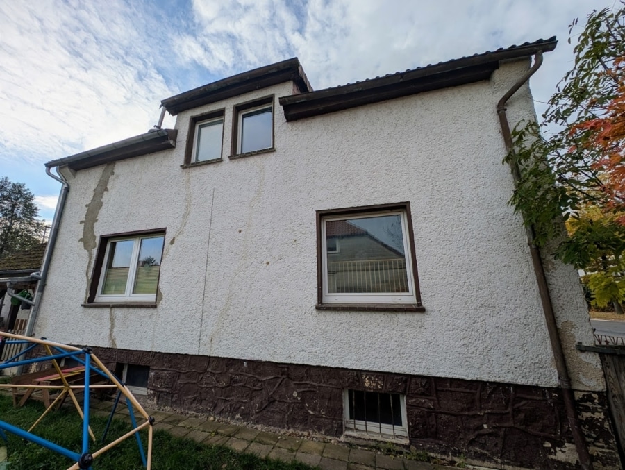 Gartenseite - Charmantes Familienhaus mit ausgebautem Spitzboden und viel Potenzial