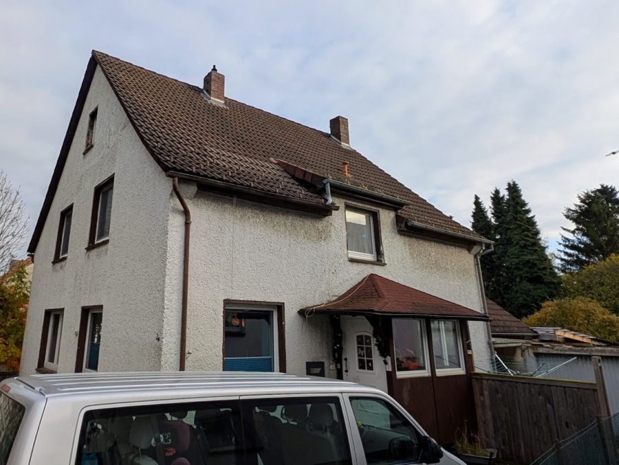 Hofseite - Charmantes Familienhaus mit ausgebautem Spitzboden und viel Potenzial