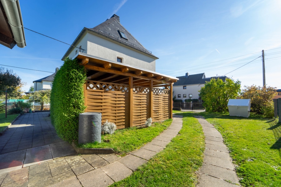 Einfahrt - Einfamilienhaus in Hartmannsdorf