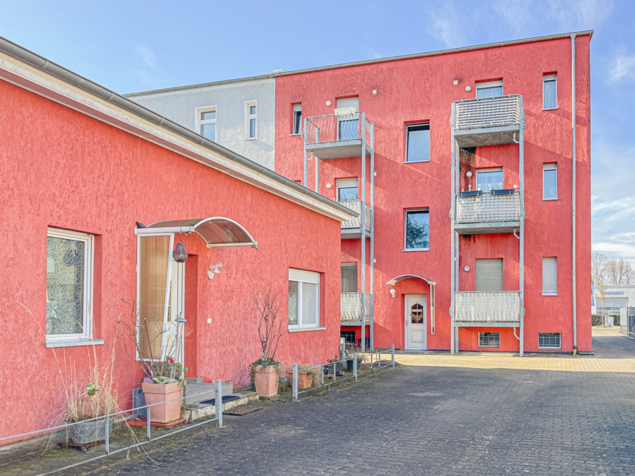 Haus hinten - Vermietetes Mehrfamilienhaus im Berliner Speckgürtel mit stabiler Mieterstruktur