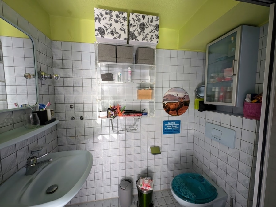 Badezimmer 3 - Exklusives Wohnen in Langenhagen: Traumhaus mit Kamin, Teich und großzügigem Grundstück