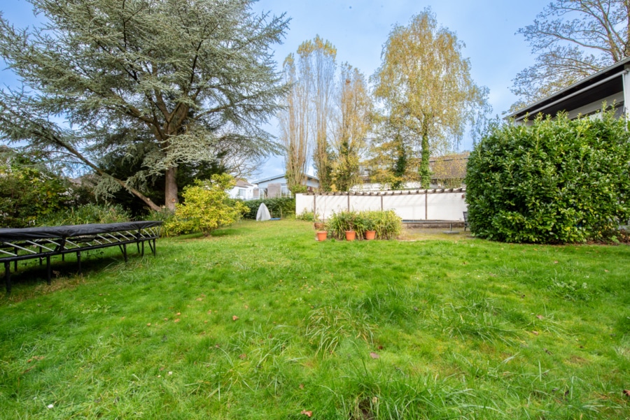 Blick in die Gartenanlage - Familiendomizil in Bestlage von Aachen Burtscheid!