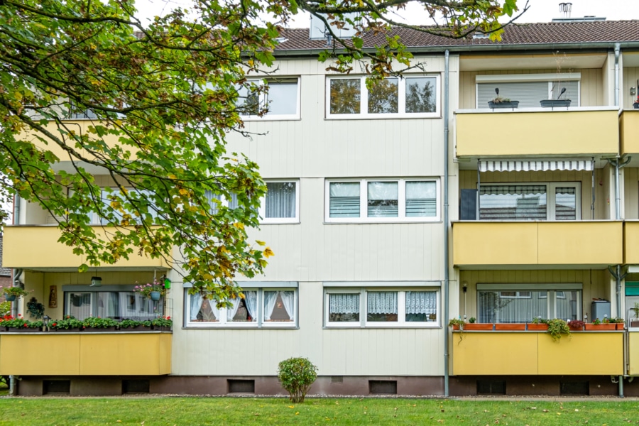 Hausrückseite mit Balkonen - Ihr neues Zuhause oder Investment in Köln-Höhenhaus – Jetzt zugreifen!