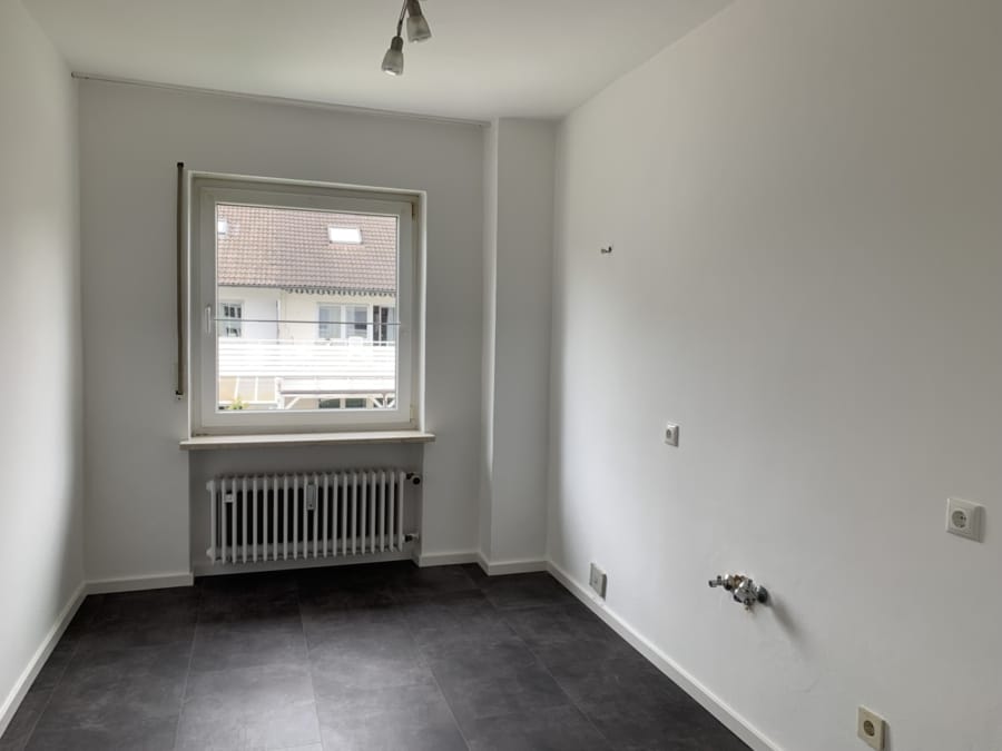 Küche - Charmante 2-Zimmer-Wohnung mit Südbalkon in ruhiger Lage – frisch modernisiert und bezugsfertig!