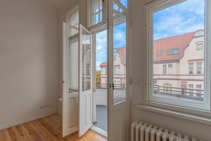 Wohnzimmer Balkon - Nähe Altstadt Spandau mit 2 Balkonen im Altbaucharme