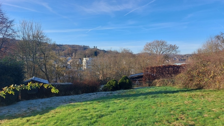 Grundstück - Familiennest mit großem Garten