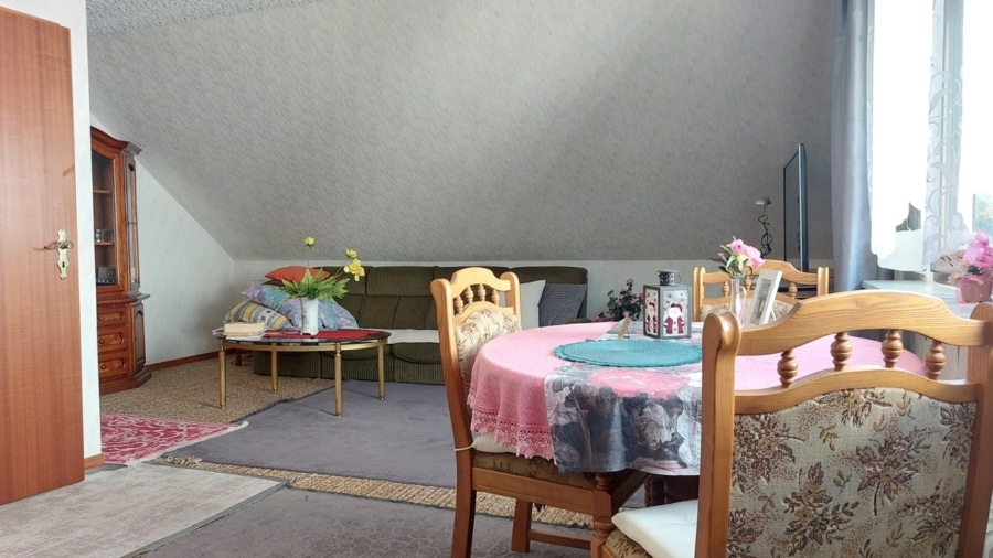 Wohnzimmer OG - Familiennest mit großem Garten