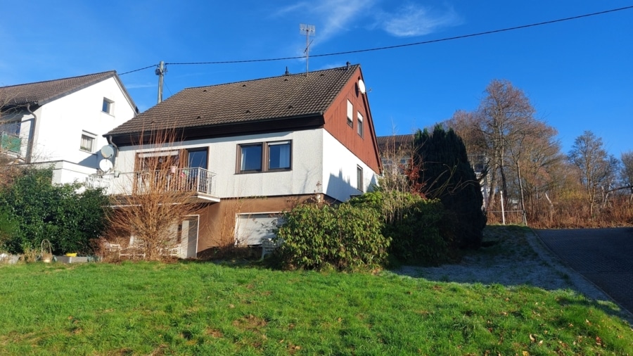 Gartenansicht - Familiennest mit großem Garten