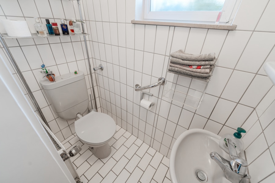 Ansicht Gäste-WC Erdgeschoss - Familienidyll in bester Lage von Essen-Bergerhausen – Charmantes Reihenmittelhaus mit Garten