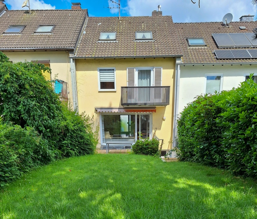 Gartenansicht - Familienidyll in bester Lage von Essen-Bergerhausen – Charmantes Reihenmittelhaus mit Garten