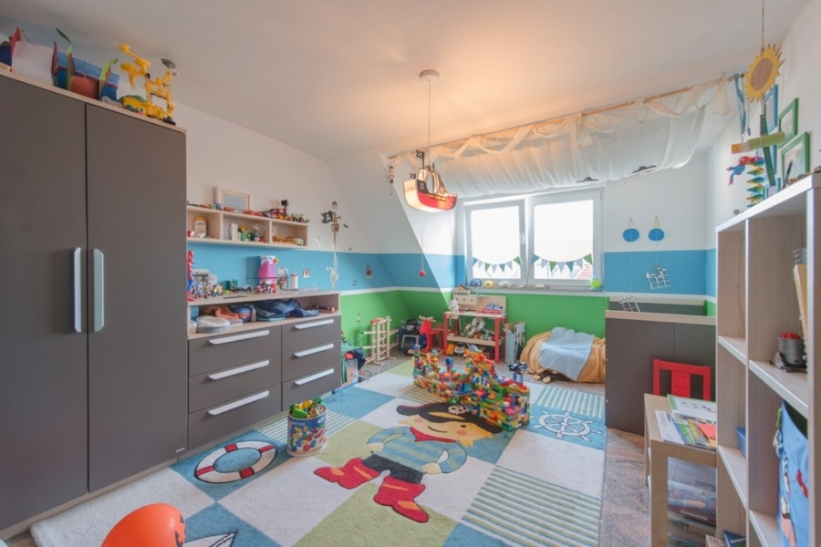 weiteres Kinder- oder Arbeitszimmer - Moderner Stil trifft Maisonette-Traum