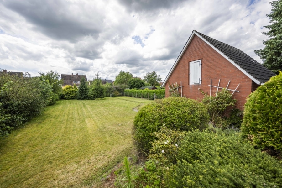 Blick von der Terrasse - Vielseitiges Einfamilienhaus mit Option zur Zweifamilien-Nutzung