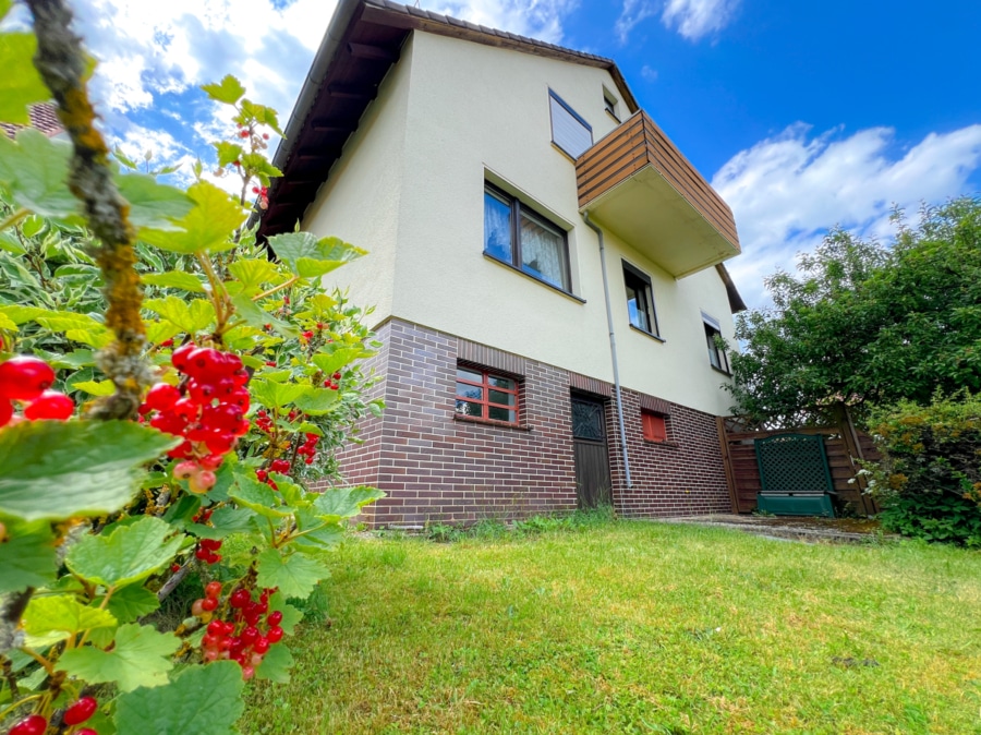 Hinterhaus und Gartenbereich - Freistehendes Einfamilienhaus mit Garage und Garten