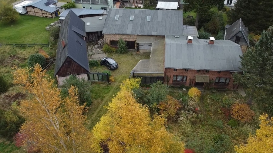 Luftaufnahme - Freiraum trifft Potenzial: 88 m² Wohnfläche, 400 m² Nutzfläche, großem Grundstück in Blankenhagen