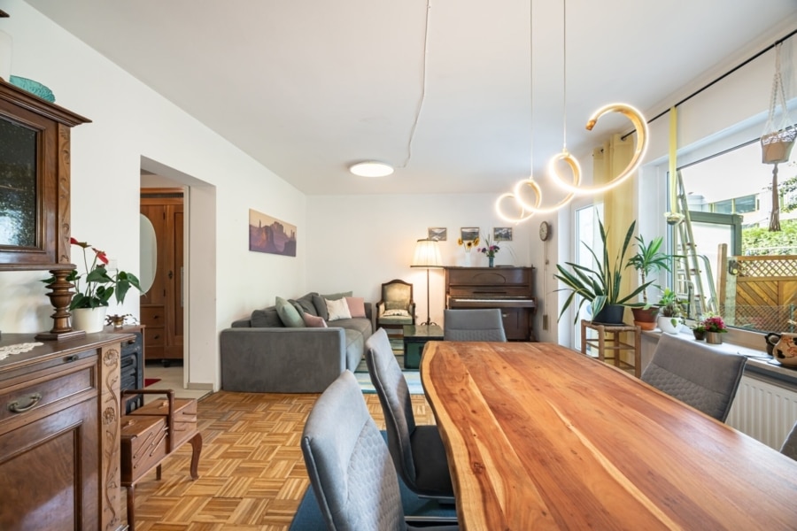 Wohnzimmer - Familientraum in ruhiger Lage – Modernisiertes Reihenmittelhaus mit großem Garten