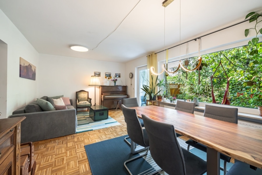 Wohnzimmer - Familientraum in ruhiger Lage – Modernisiertes Reihenmittelhaus mit großem Garten