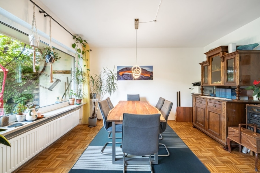 Wohnzimmer - Familientraum in ruhiger Lage – Modernisiertes Reihenmittelhaus mit großem Garten