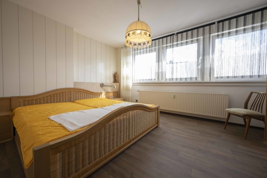 Schlafzimmer 1. OG - Zuhause ankommen: Großzügiges Wohnen in Toplage