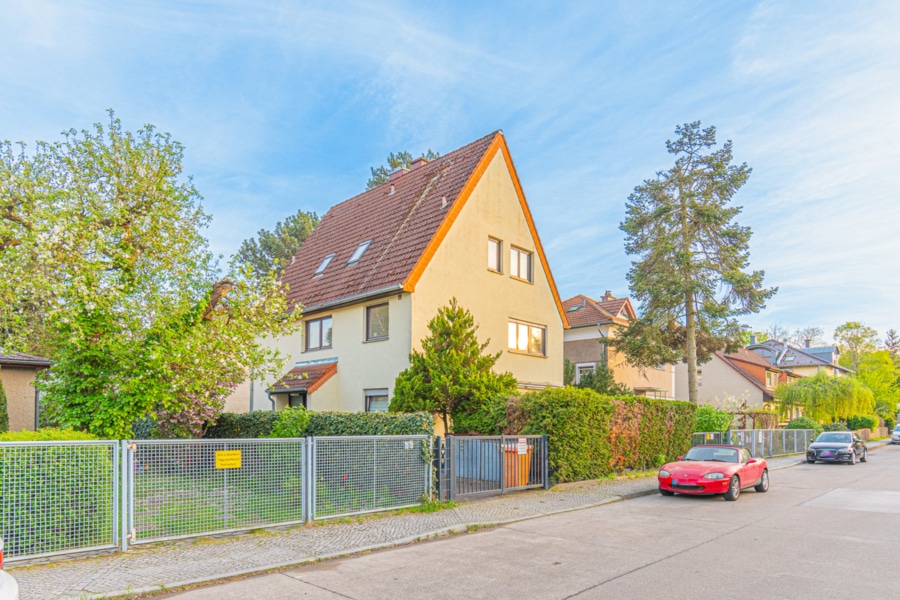 Straßenblick - Maisonette in Seenähe | Wohnen und Investieren am Pichelssee