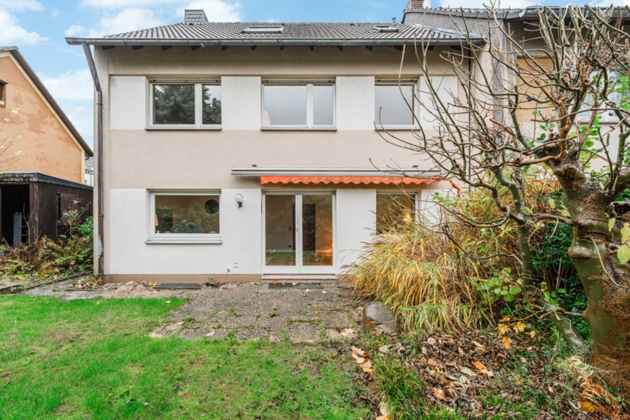 Außenbild Rückseite Gebäude - Ihr neues Zuhause: Zweifamilienhaus in erstklassiger Lage von Schönebeck