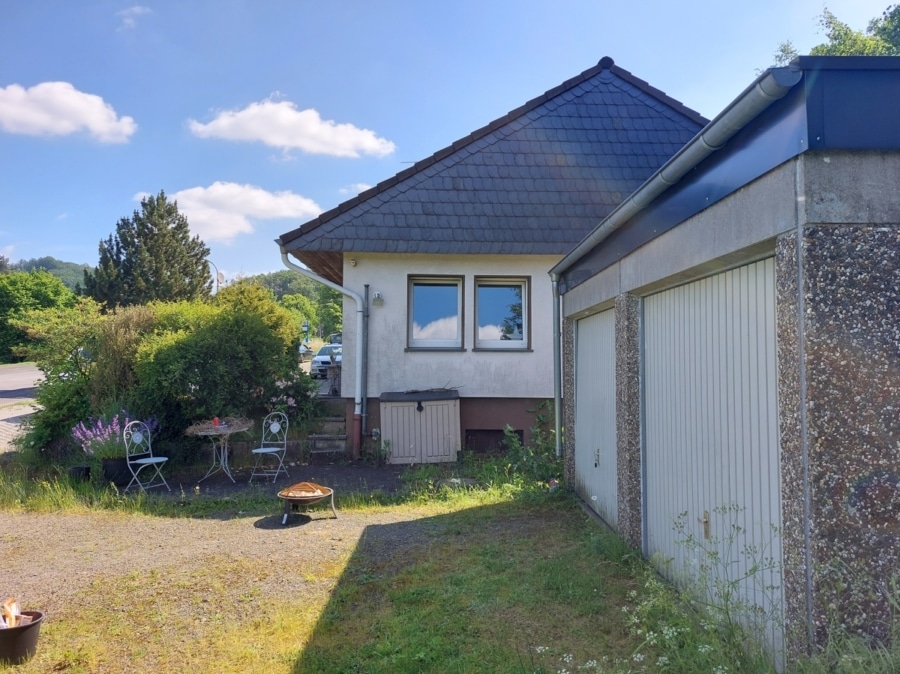 Ansicht - Altbau-Charme für Könner: Ausbauprojekt mit Bungalow