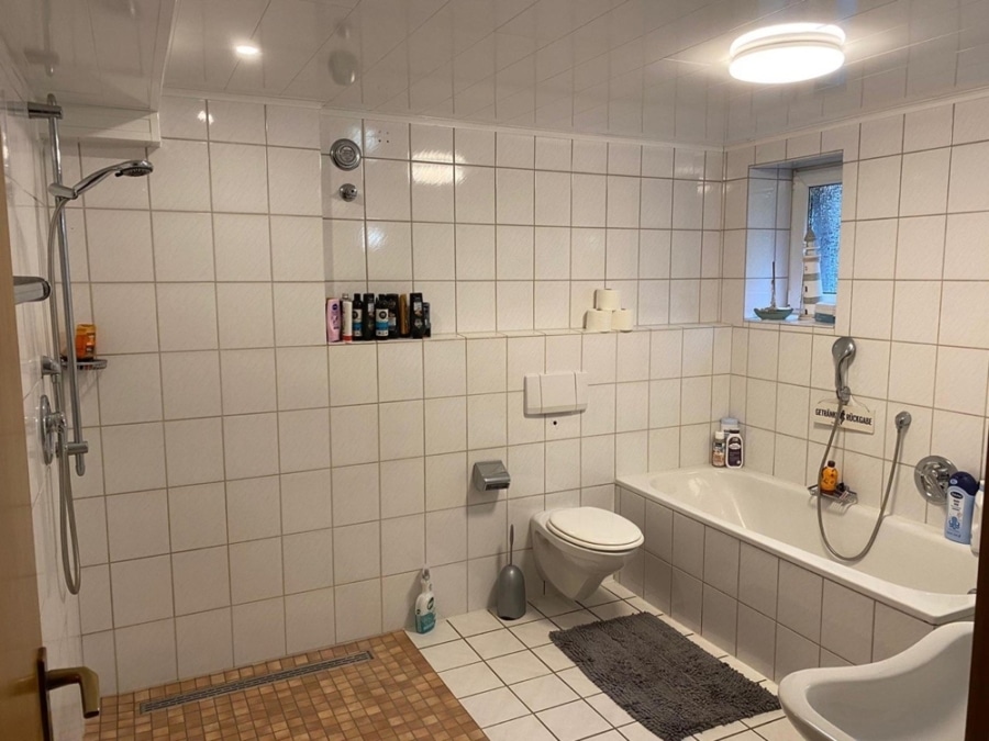 Badezimmer2 - Altbau-Charme für Könner: Ausbauprojekt mit Bungalow