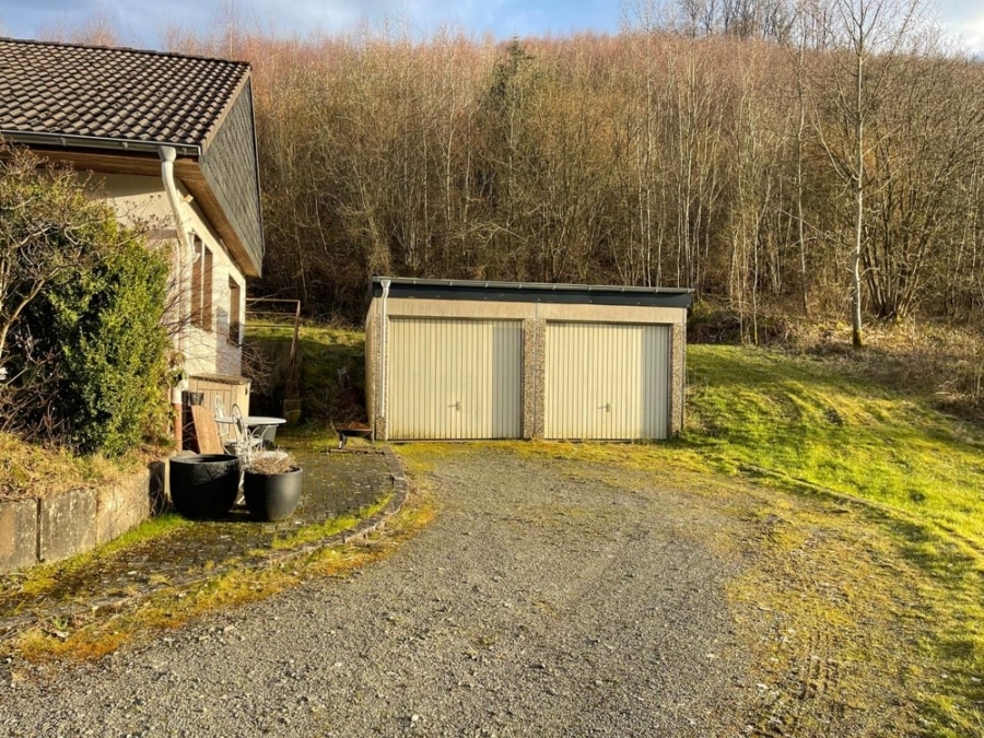 Doppelgarage - Altbau-Charme für Könner: Ausbauprojekt mit Bungalow